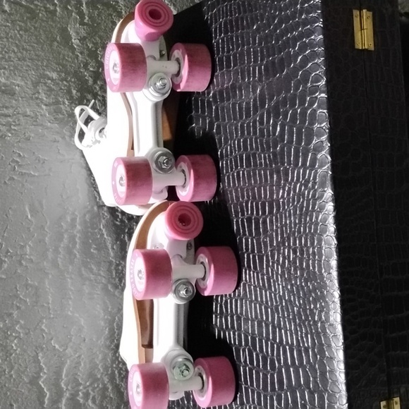 Chicago Skates Kids Sz 3 White and Pink Roller Skates *****Read List**** Left - Picture 5 of 8